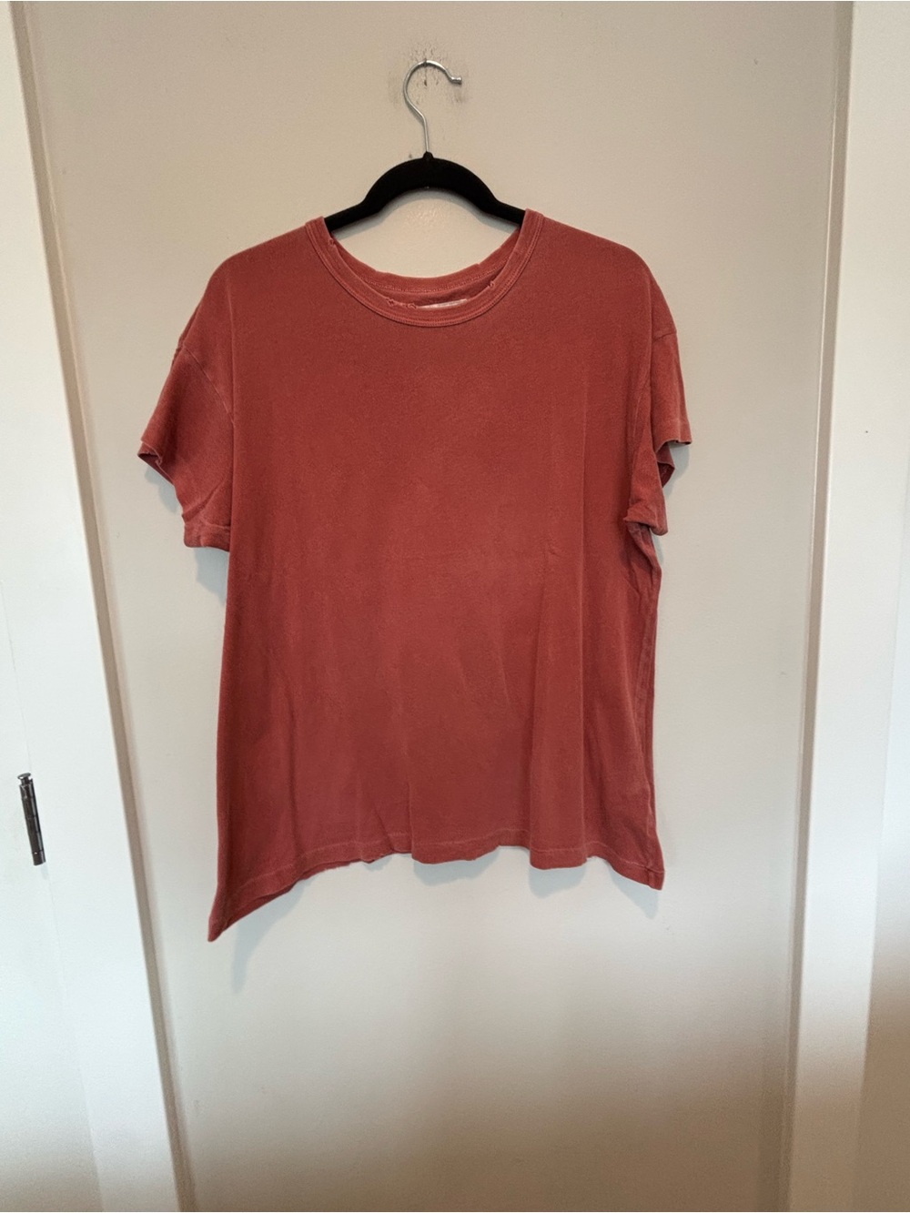 THE GREAT. Short-Sleeve Tee in Rust